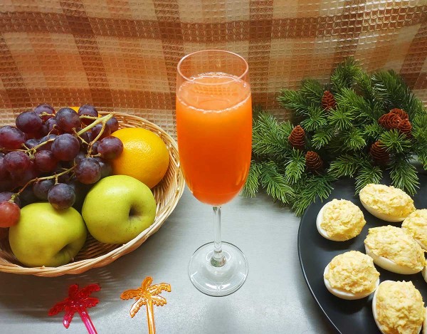 Фруктовый коктейль с шампанским Фруктовый коктейль с шампанским