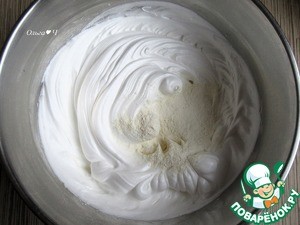 Белковый бисквитный рулет с хурмой