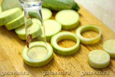 Печеночные оладьи в кабачковых кольцах Печеночные оладьи в кабачковых кольцах