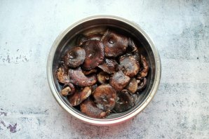 Грузди на зиму горячим способом Грузди на зиму горячим способом