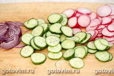 Салат греческий с кальмарами и овощами Салат греческий с кальмарами и овощами