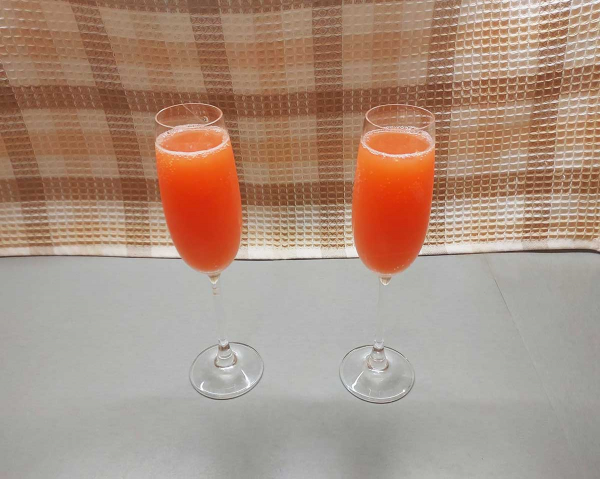 Фруктовый коктейль с шампанским Фруктовый коктейль с шампанским