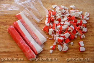 Салат из крабовых палочек с морской капустой