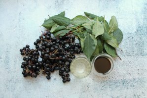 Вино из листьев вишни и черноплодной рябины Вино из листьев вишни и черноплодной рябины