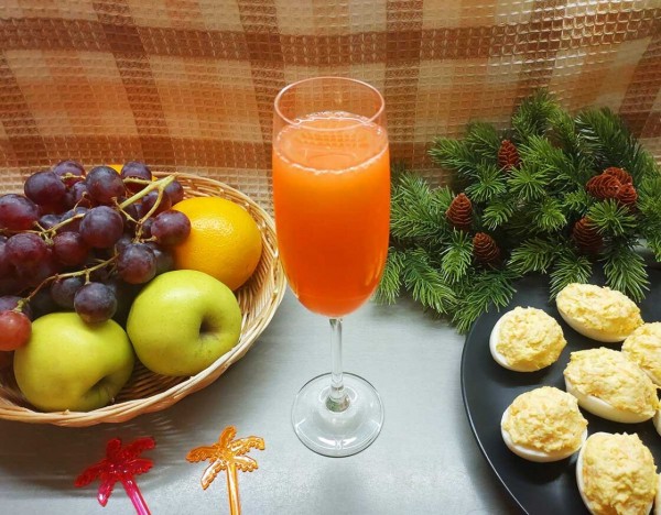 Фруктовый коктейль с шампанским Фруктовый коктейль с шампанским