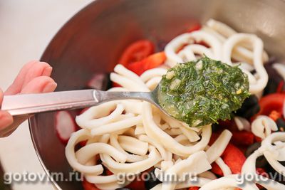 Салат греческий с кальмарами и овощами Салат греческий с кальмарами и овощами