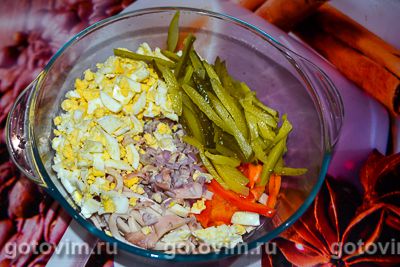 Салат из кальмаров с солеными огурцами Салат из кальмаров с солеными огурцами