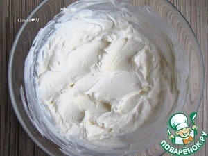 Белковый бисквитный рулет с хурмой