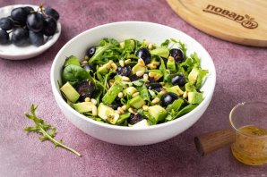 Салат с виноградом и авокадо Салат с виноградом и авокадо