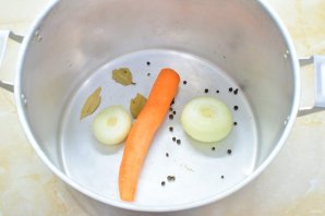 Холодец из рульки и индейки Холодец из рульки и индейки