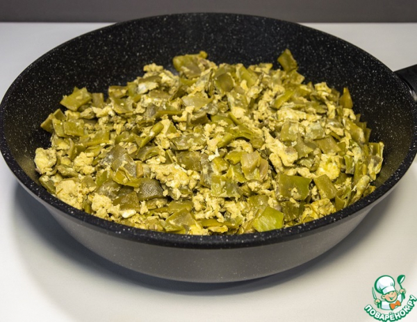 Азербайджанский скрэмбл "Чыхыртма" с фасолью Азербайджанский скрэмбл "Чыхыртма" с фасолью