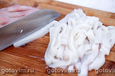 Салат греческий с кальмарами и овощами Салат греческий с кальмарами и овощами