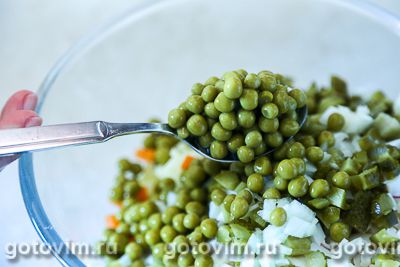 Салат оливье с кальмарами