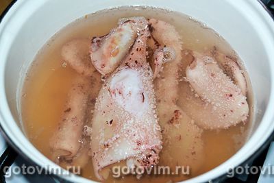 Салат из кальмаров с солеными огурцами Салат из кальмаров с солеными огурцами