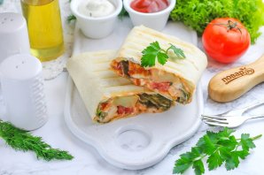 Шаурма с салатом "Айсберг" и курицей Шаурма с салатом "Айсберг" и курицей