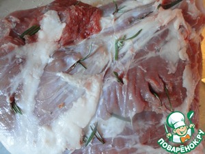 Баранье бедро, запеченное в духовке