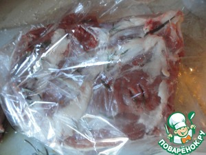 Баранье бедро, запеченное в духовке