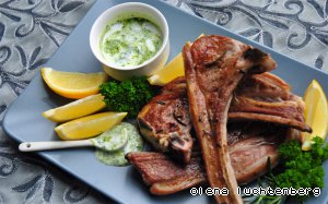 Бараньи котлеты на косточке с йогуртовым соусом