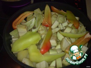 Баранина с баклажанами, картофелем, перцем и помидорами Баранина с баклажанами, картофелем, перцем и помидорами