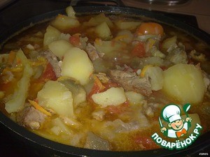 Баранина с баклажанами, картофелем, перцем и помидорами Баранина с баклажанами, картофелем, перцем и помидорами