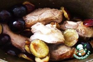 Баранина с соусом из слив