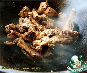 Баранина с жареной айвой в казане Баранина с жареной айвой в казане