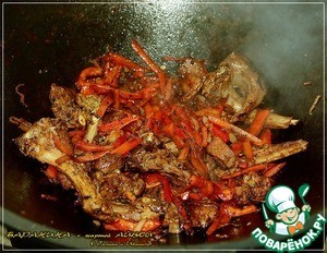 Баранина с жареной айвой в казане Баранина с жареной айвой в казане