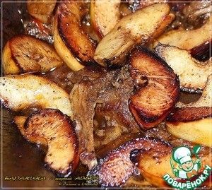 Баранина с жареной айвой в казане Баранина с жареной айвой в казане