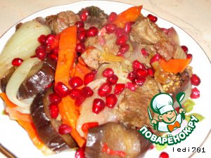 Баранина, тушенная с овощами и гранатом