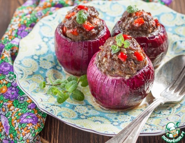 Баранина, запеченная в красном луке Баранина, запеченная в красном луке