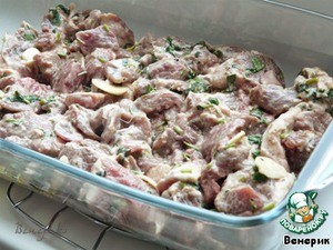 Баранина, запеченнная с помидорами