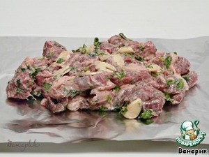 Баранина, запеченнная с помидорами