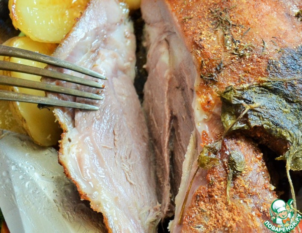 Баранья лопатка в соляной корочке Баранья лопатка в соляной корочке