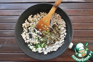 Булочки в вафельнице с мясной подливой