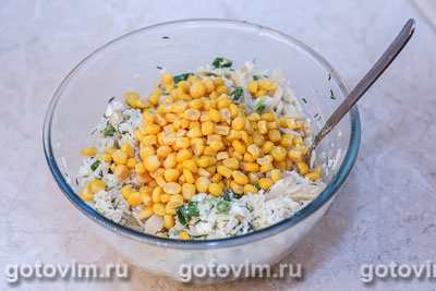 Рисовый салат с кальмарами 