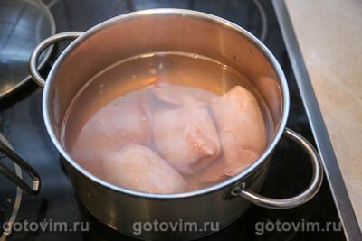 Салат из кальмаров с авокадо и яйцом Салат из кальмаров с авокадо и яйцом