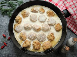 Куриные фрикадельки в сметанном соусе Куриные фрикадельки в сметанном соусе