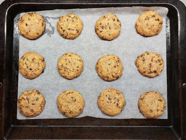 Печенье с шоколадом, орехами и солью Печенье с шоколадом, орехами и солью