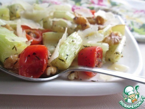 Черешковый сельдерей с томатами и пармезаном