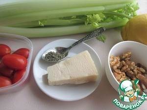 Черешковый сельдерей с томатами и пармезаном