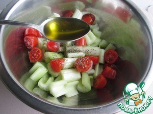 Черешковый сельдерей с томатами и пармезаном