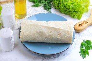 Шаурма с салатом "Айсберг" и курицей Шаурма с салатом "Айсберг" и курицей