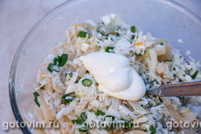 Рисовый салат с кальмарами 