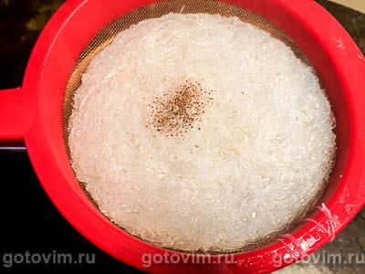 Теплый салат из рисовой лапши с консервированным кальмаром Теплый салат из рисовой лапши с консервированным кальмаром