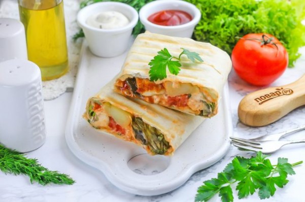 Шаурма с салатом "Айсберг" и курицей Шаурма с салатом "Айсберг" и курицей