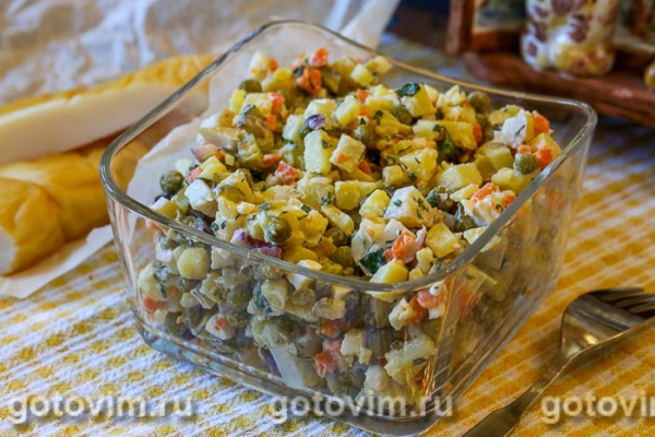 Оливье с копченым кальмаром