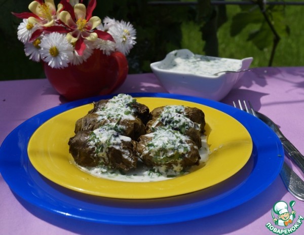 Долма под соусом из мацони