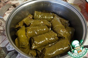 Долма с бурым рисом и ореховым соусом