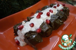 Долма с бурым рисом и ореховым соусом