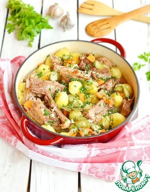 Домашнее жаркое с ребрышками и картофелем Домашнее жаркое с ребрышками и картофелем